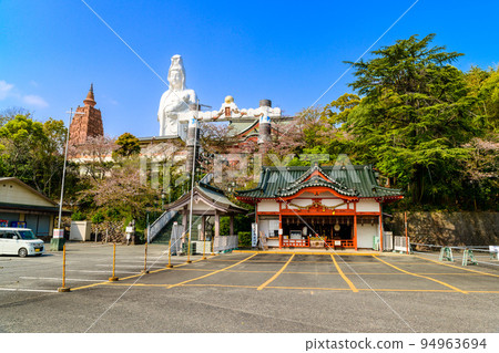 Naritasan Kurume Branch Temple “以日本最大的 Guzejimo Daikannon 雕像為像徵的 Naritasan Kurume Branch Temple” Naritasan Kurume Branch Temple “以日本最大的 Guzejimo Daikannon 雕像為像徵的 Naritasan Kurume Branch Temple” 94963694