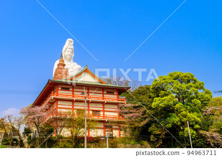 Naritasan Kurume Branch Temple "Naritasan Kurume Branch Temple with Japan's Largest Guzejimo Daikannon Statue as a Symbol" 94963711