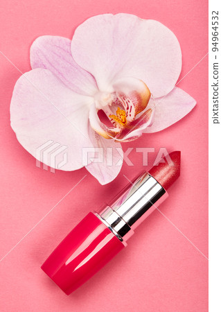 Fashionable Women's Cosmetics and Accessories 94964532