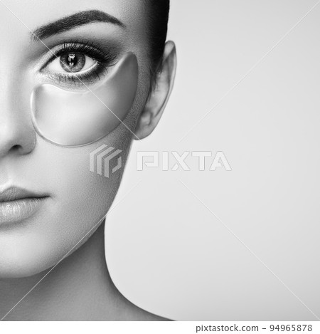 Portrait of Beauty woman with eye patches Portrait of Beauty woman with eye patches 94965878