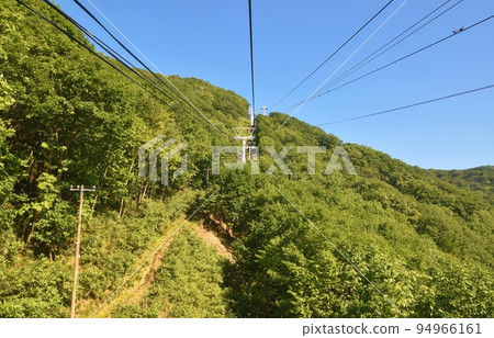 陽光明媚的北海道登別風景 94966161