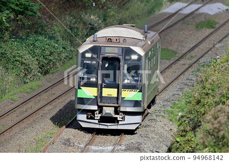 室蘭本線禮文 - Koboro JR北海道H100-29（苫小牧） 94968142