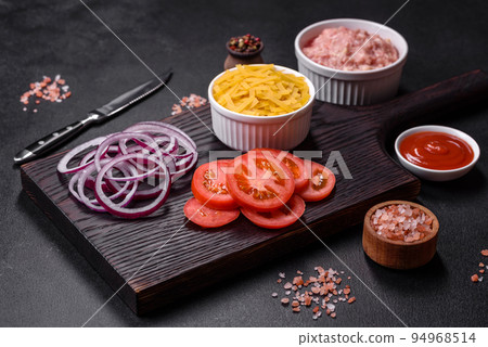 Raw ingredients for delicious Italian pasta 94968514