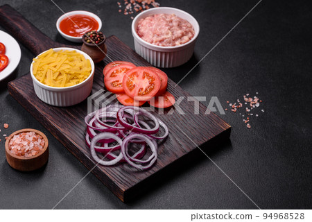 Raw ingredients for delicious Italian pasta 94968528