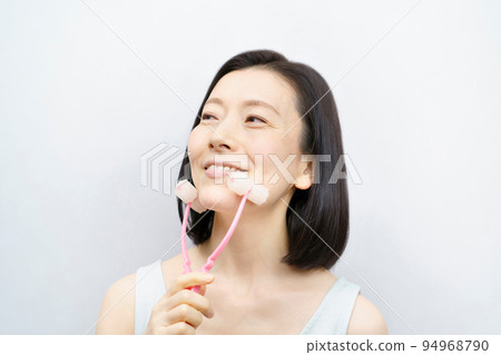 Middle-aged woman doing small face massage 94968790