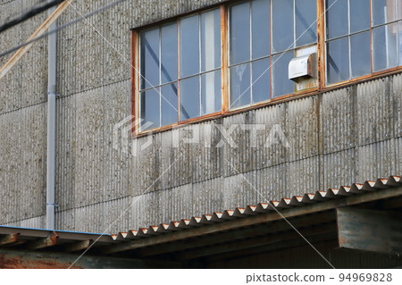 Image of the outer wall of the factory 94969828