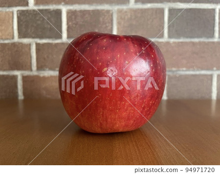 磚牆和蘋果 94971720