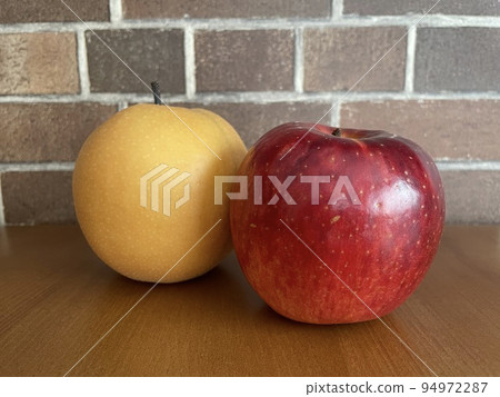 Appetizing apples and pears placed slightly staggered Appetizing apples and pears placed slightly staggered 94972287