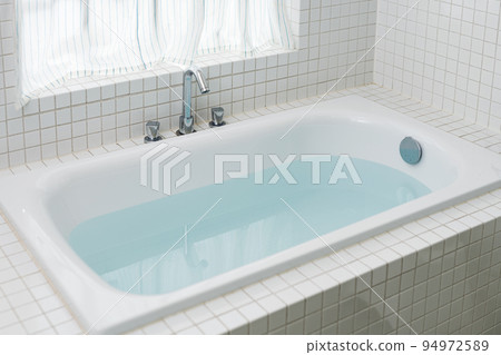 bath with hot water 94972589