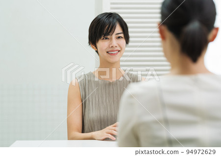 A young woman who consults about beauty A young woman who consults about beauty 94972629