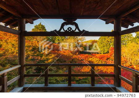 Autumn in Higashiyama, Kyoto, Tofukuji Temple with autumn leaves (early morning special viewing), view from Tsutenkyo Bridge Autumn in Higashiyama, Kyoto, Tofukuji Temple with autumn leaves (early morning special viewing), view from Tsutenkyo Bridge 94972763