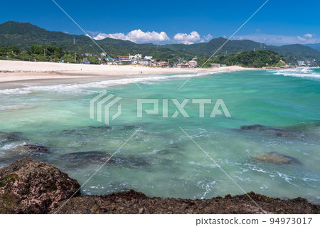 <Shizuoka Prefecture> Izu Shirahama Coast: Beautiful emerald green beach 94973017