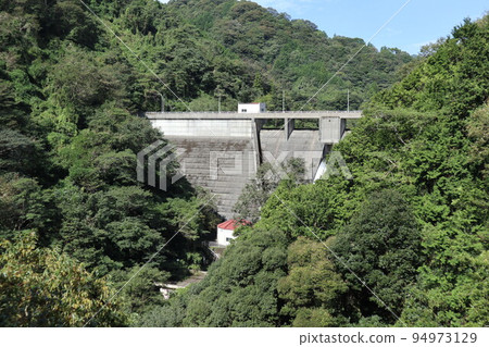 山口萩岡的一之坂大壩和金溪湖的風景 山口萩岡的一之坂大壩和金溪湖的風景 94973129