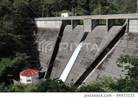 山口萩岡的一之坂大壩和金溪湖的風景 山口萩岡的一之坂大壩和金溪湖的風景 94973135