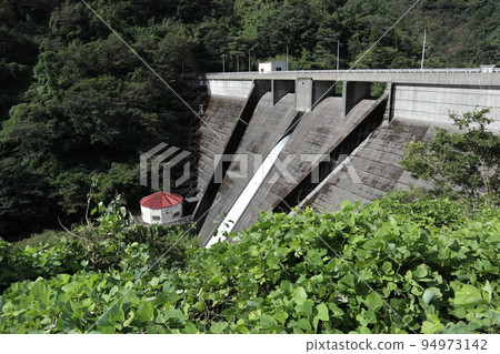 山口萩岡的一之坂大壩和金溪湖的風景 山口萩岡的一之坂大壩和金溪湖的風景 94973142