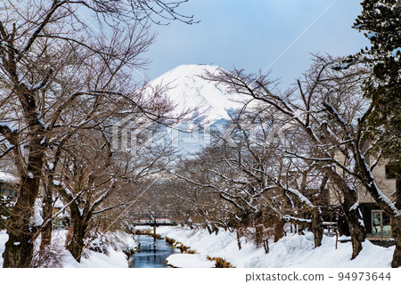 山梨縣忍野富士~新那所川的雪景~ 山梨縣忍野富士~新那所川的雪景~ 94973644
