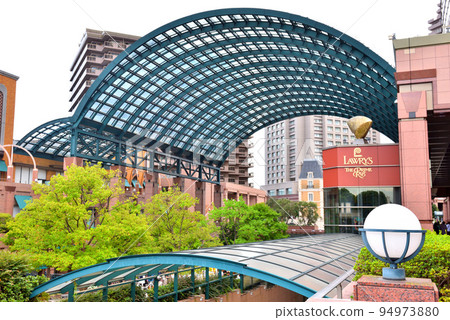 Arched roof over Yebisu Garden Place Center Square Arched roof over Yebisu Garden Place Center Square 94973880