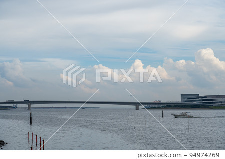 Scenery of the Tamagawa Sky Bridge connecting Tokyo and Kanagawa 94974269