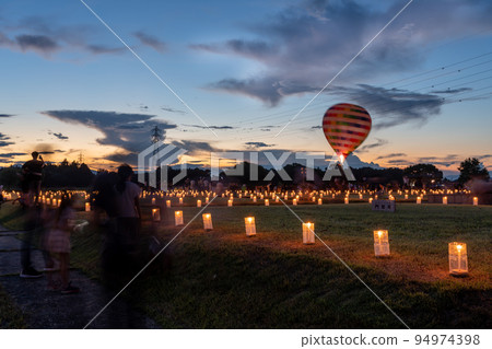 三重縣名和町重建西庫遺址蠟燭和竹子照明活動和熱氣球 三重縣名和町重建西庫遺址蠟燭和竹子照明活動和熱氣球 94974398