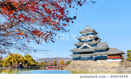 Matsumoto Castle (autumn) Matsumoto Castle (autumn) 94974449