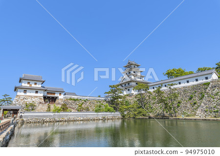 愛媛縣今治市日本百強城今治城在陽光明媚的日子裡 94975010