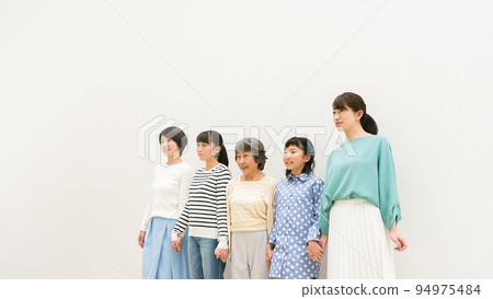 Three generation female 94975484