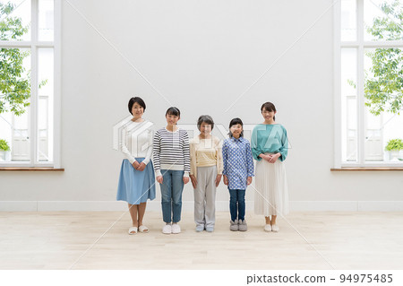 Three generation female 94975485