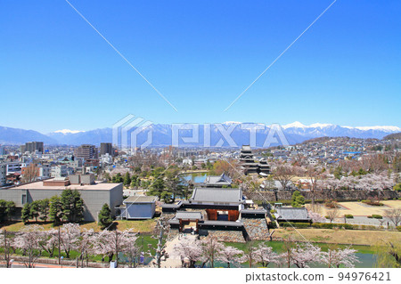 Spring Matsumoto Castle and North Alps 94976421