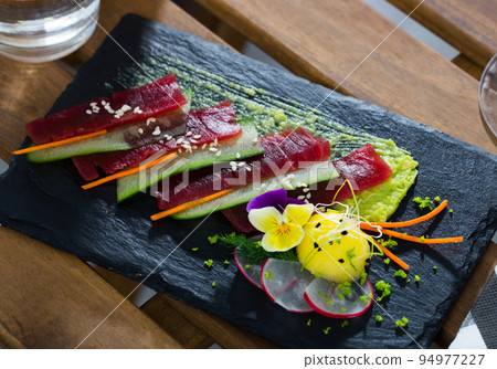 Raw tuna with cucumber and guacamole Raw tuna with cucumber and guacamole 94977227