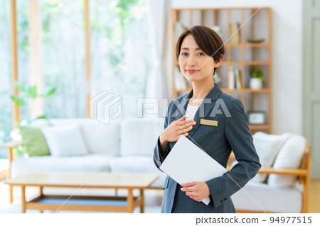 賣房地產的中年女商人 94977515