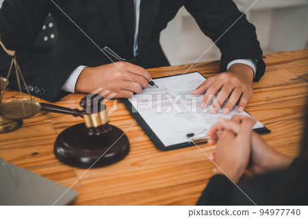 Lawyers give advice about judgment, agreements, justice Customer. 94977740