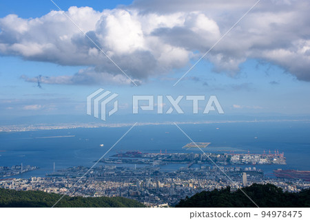 從六甲山眺望六甲島 從六甲山眺望六甲島 94978475