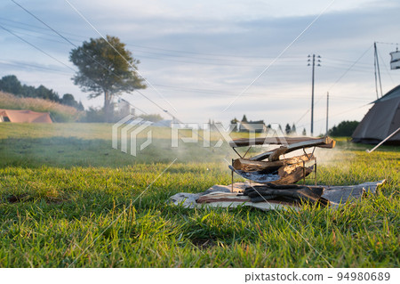 Camp bonfire 94980689