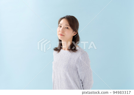 30多歲女人的肖像 94983317