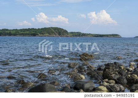 從 Watara 的三個島嶼之一的長島看到的原島 從 Watara 的三個島嶼之一的長島看到的原島 94985191