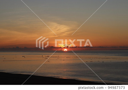 台灣海邊的日出 94987373