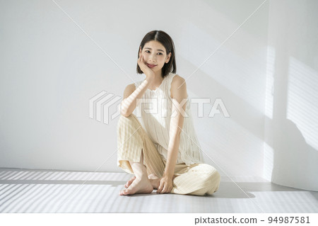 年輕女子美麗形象肖像 94987581