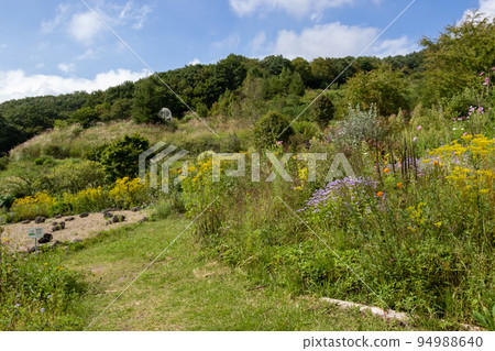 群馬縣中之條町初秋的山上庭園 94988640