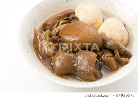 去骨豬腿和煮雞蛋 94989573