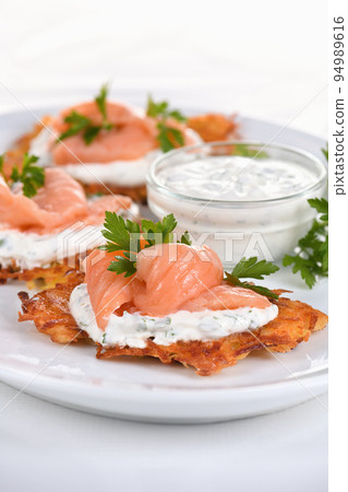 Potato  fritters with salmon 94989616