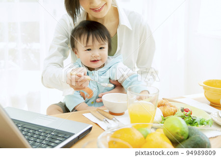 mother feeding baby mother feeding baby 94989809