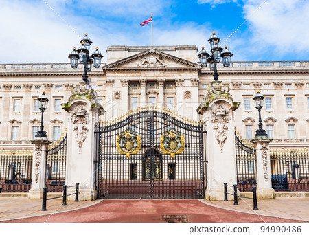 Buckingham Palace Front Gate 94990486
