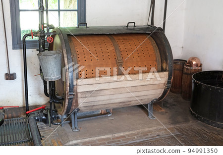 Old machine that is used to wash clothes from the old days Old machine that is used to wash clothes from the old days 94991350