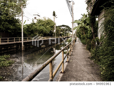Walk way along the sewage water canal 94991961