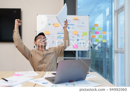 Successful business financial is celebrating the receiving of positive answer from the investors 94992060