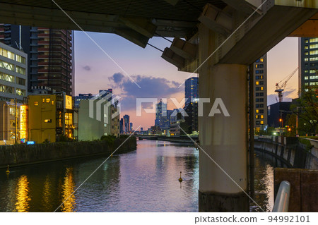 從肥後橋北辺附近看中之島的夜景 94992101