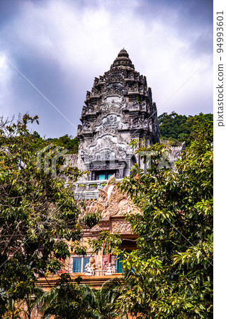 Abandonned hotel looking like cambodian Angkor in Koh Phangan, Thailand Abandonned hotel looking like cambodian Angkor in Koh Phangan, Thailand 94993601