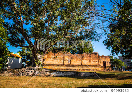 Ban Chao Wichayen ruin temple in lopburi, Thailand Ban Chao Wichayen ruin temple in lopburi, Thailand 94993983