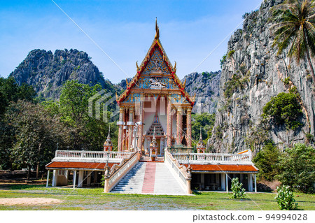 Wat Khao Daeng temple in Prachuap Khiri Khan, Thailand Wat Khao Daeng temple in Prachuap Khiri Khan, Thailand 94994028