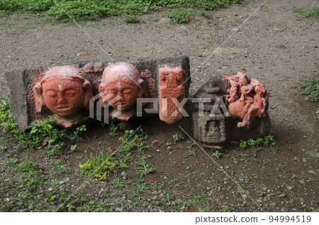 Carved idols and ruins at Bahadurgad fort also known as Dharmaveergad, located on the left bank of river Bhima, Pedgaon, Taluka Shrigonda, Maharashtra, India 94994519